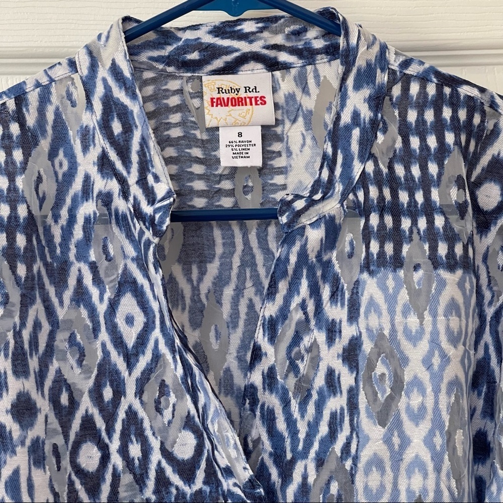 Ruby Rd. Favorites Women’s Geometric Button Down Sheer  Shirt size 8 - Picture 2 of 9